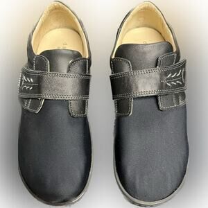 DAVID TATE GIRLS LEATHER “VELCRO” SHOE MADE IN ITALY SIZE 6 NWOT